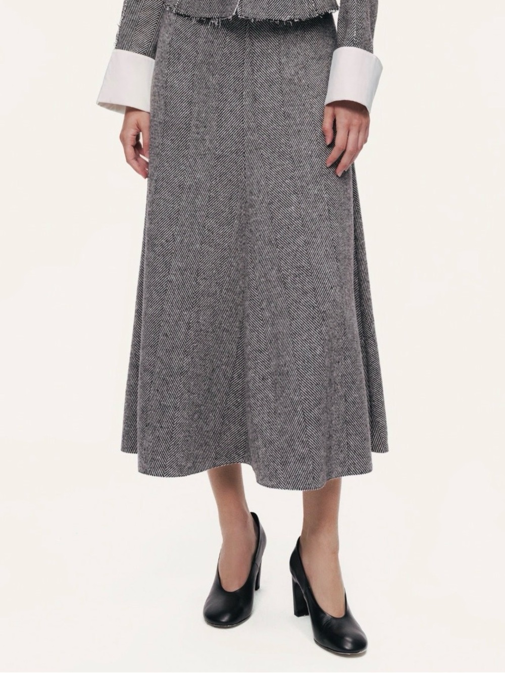 Tailored Herringbone Midi Skirt in Gray
